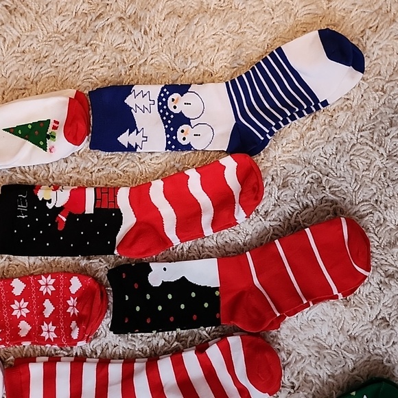 11 pair of Christmas socks. NEW - Picture 2 of 9